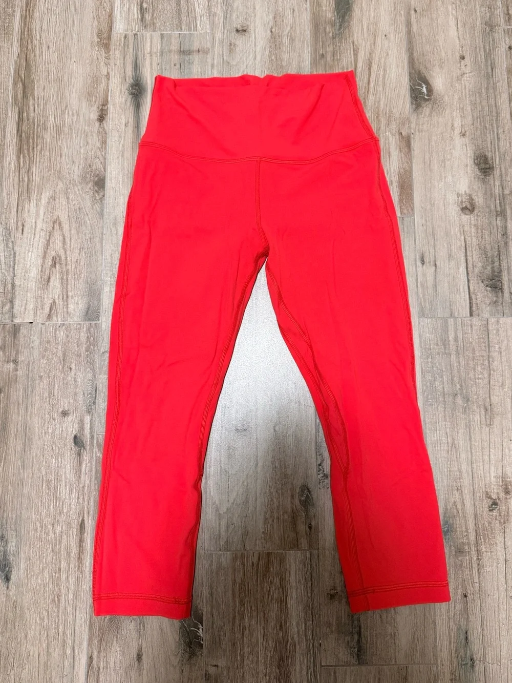 Lululemon Love Red Align Size 8 Cropped High-Rise Cropped Leggings